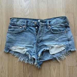 Cut off low rise denim